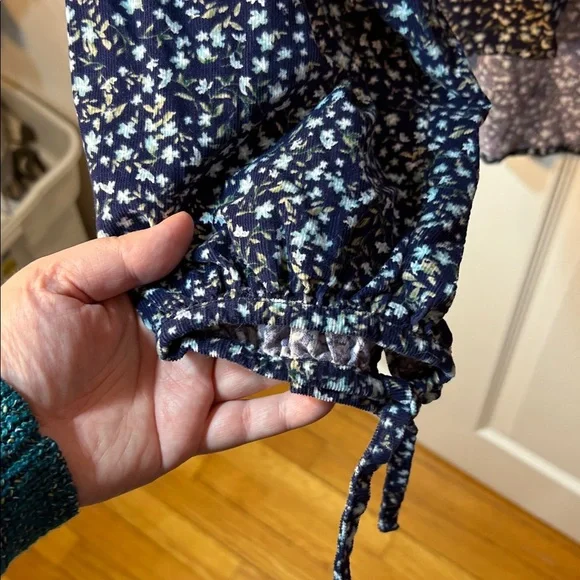 Old Navy Oversized Ditsy-Floral Corduroy Tie-Sleeve Top Size XL - Picture 4 of 8